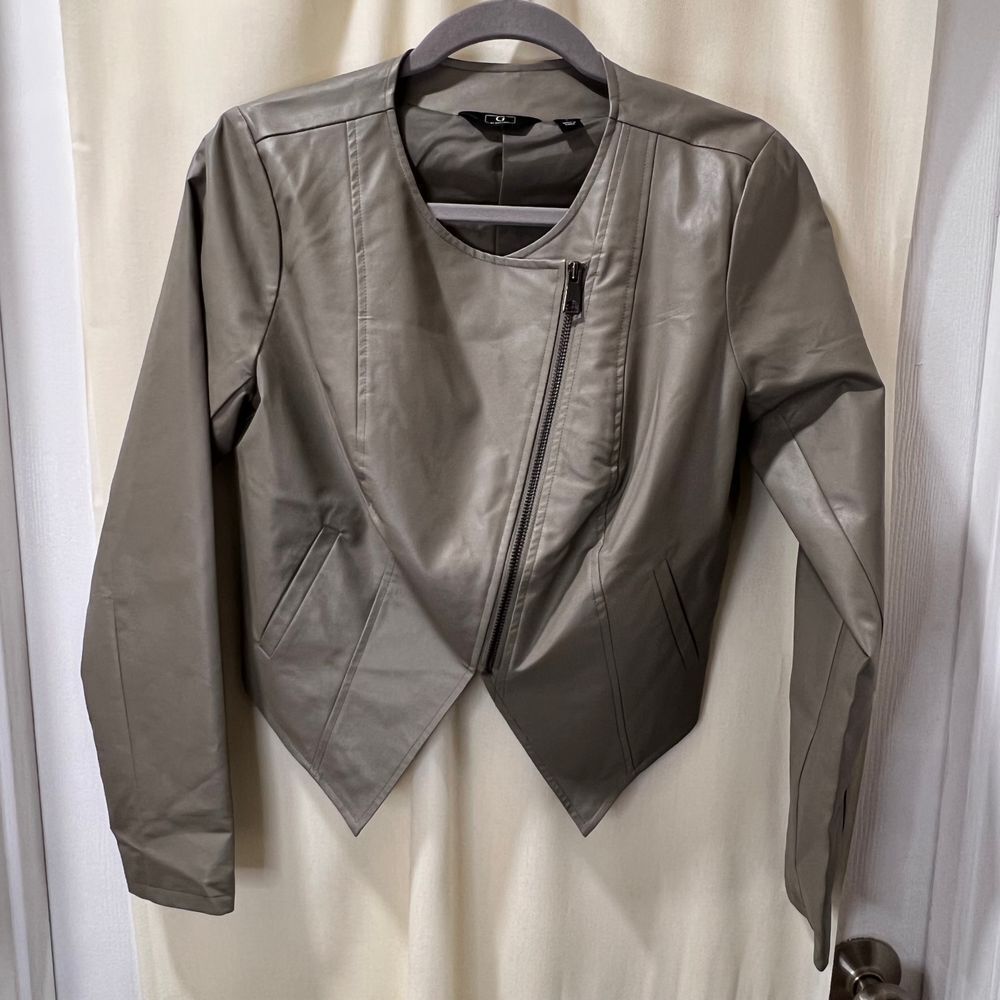 Stylish Gray Faux‎ Leather Asymmetrical Cropped Moto Jacket with Zipper Detail